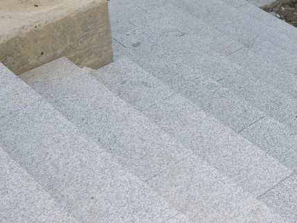 Cena schodów granitowych