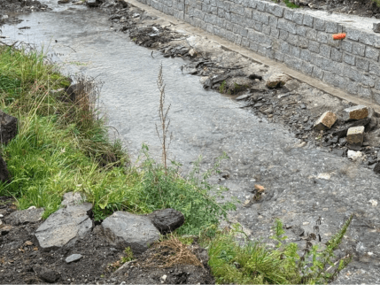 mur oporowy kamienny